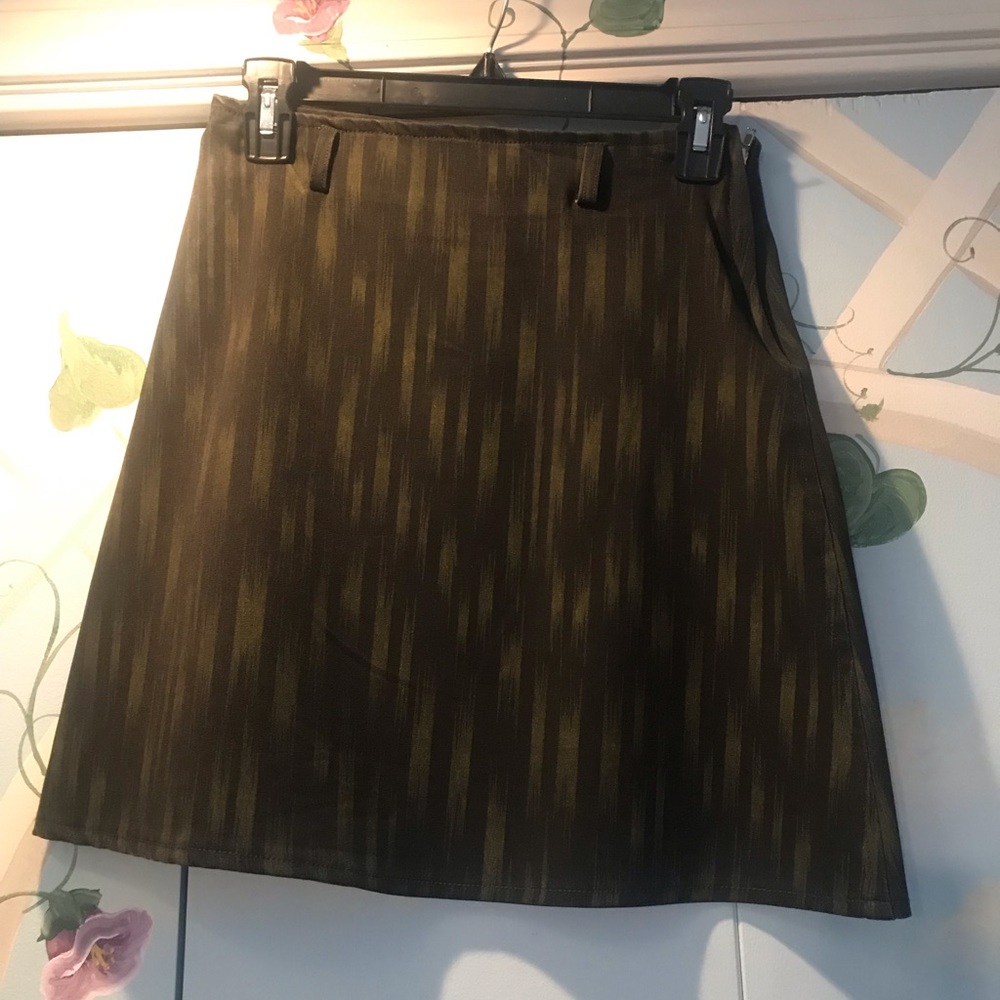 Trina Turk black and khaki green skirt